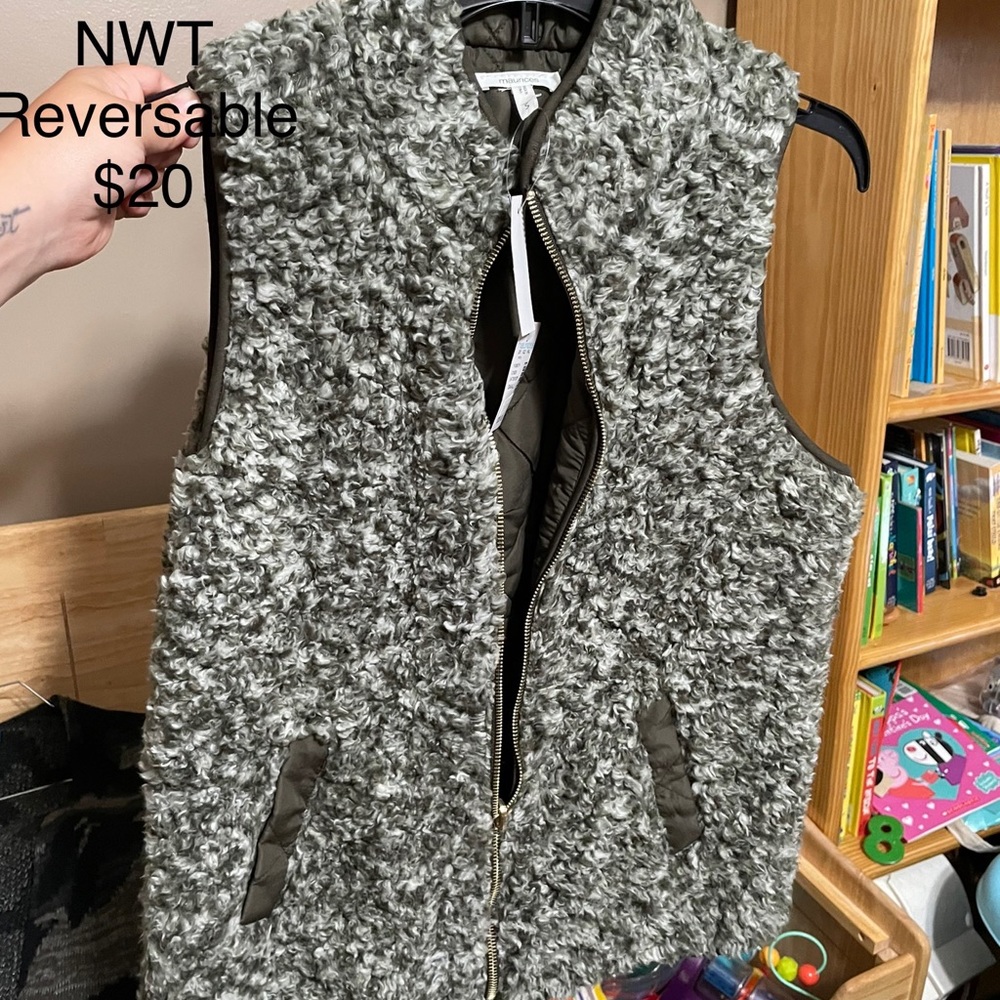 Reversable vest